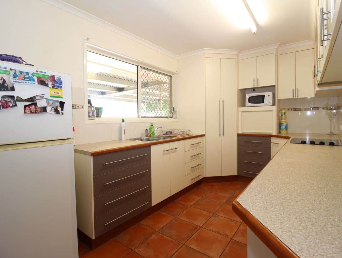 72 Gray Street, Emerald QLD 4720, Emerald - Thumbnail 3