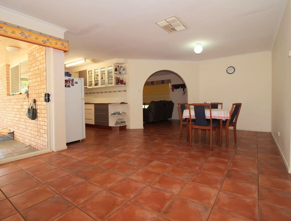 72 Gray Street, Emerald QLD 4720, Emerald - Thumbnail 4