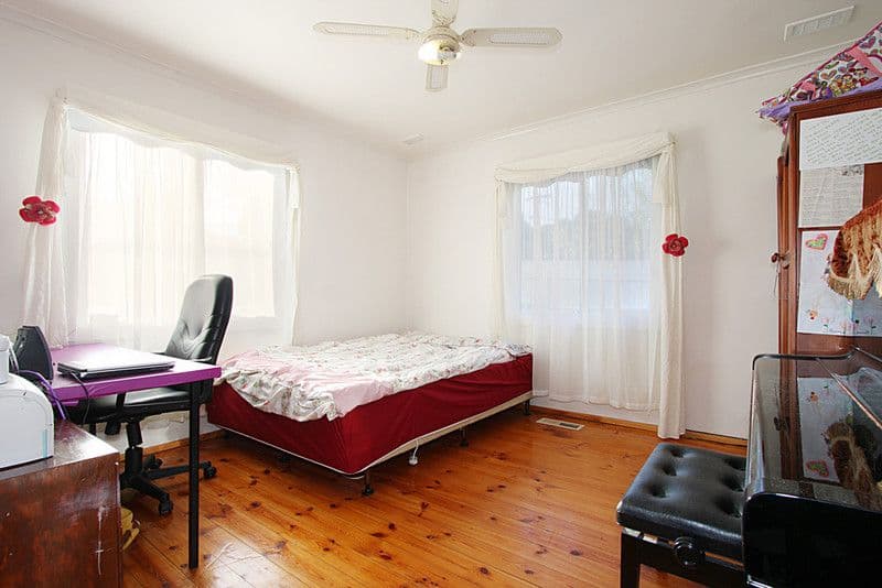 13 Binalong Avenue, Chadstone VIC 3148, Chadstone - Thumbnail 4