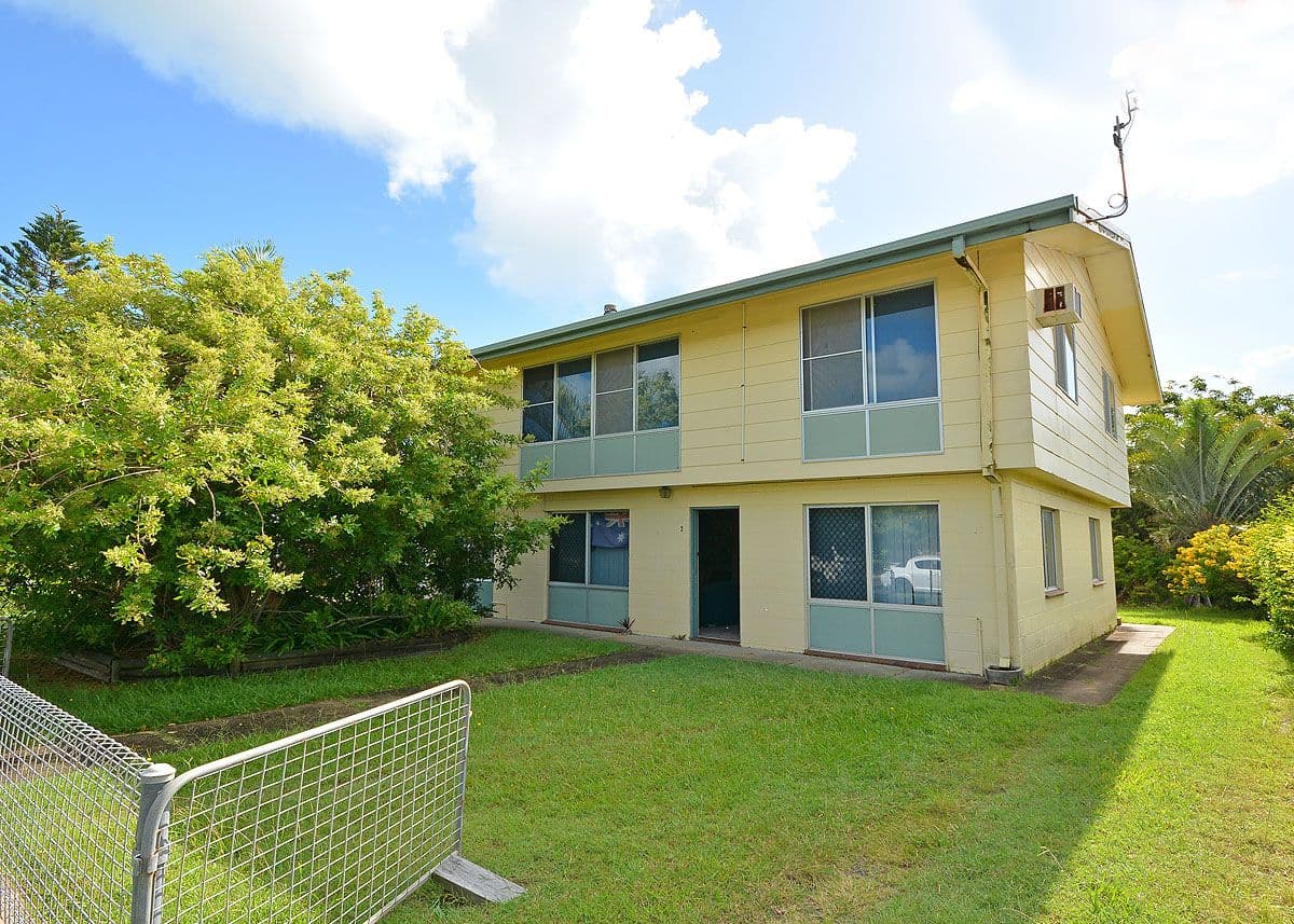 Unit 1 and 2 172 Long Street, POINT VERNON QLD 4655, Point Vernon - Image 1