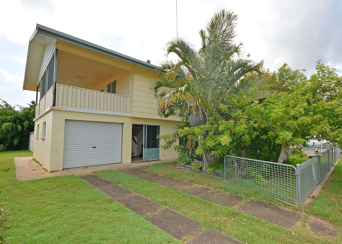Unit 1 and 2 172 Long Street, POINT VERNON QLD 4655, Point Vernon - Thumbnail 2
