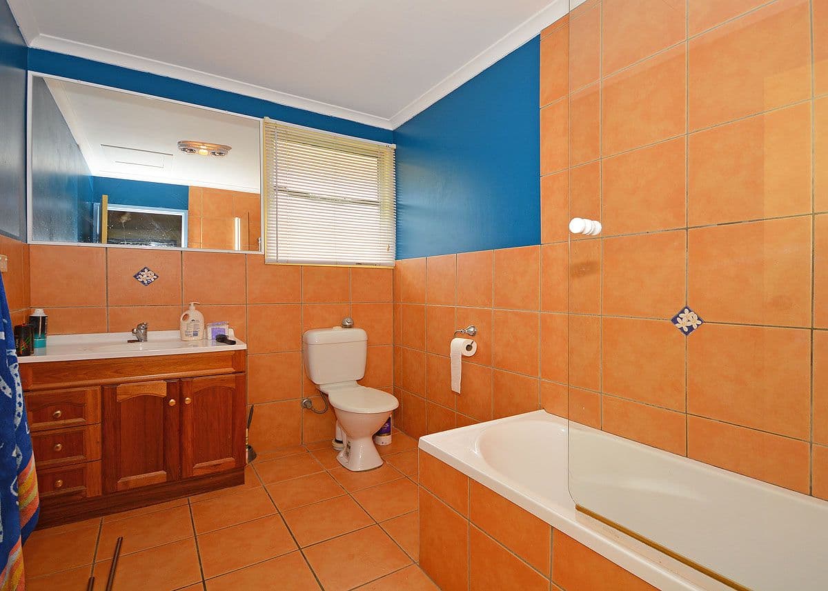 Unit 1 and 2 172 Long Street, POINT VERNON QLD 4655, Point Vernon - Thumbnail 6