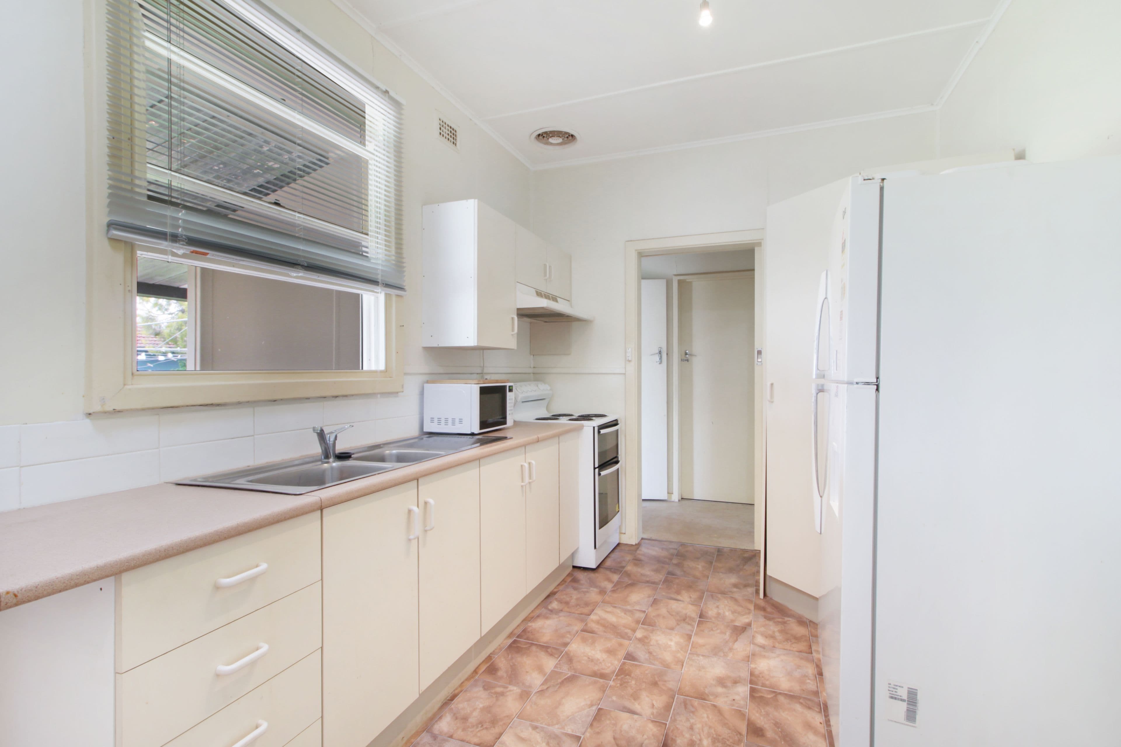 2 Kurrajong Avenue, Renmark SA 5341, Renmark - Thumbnail 7