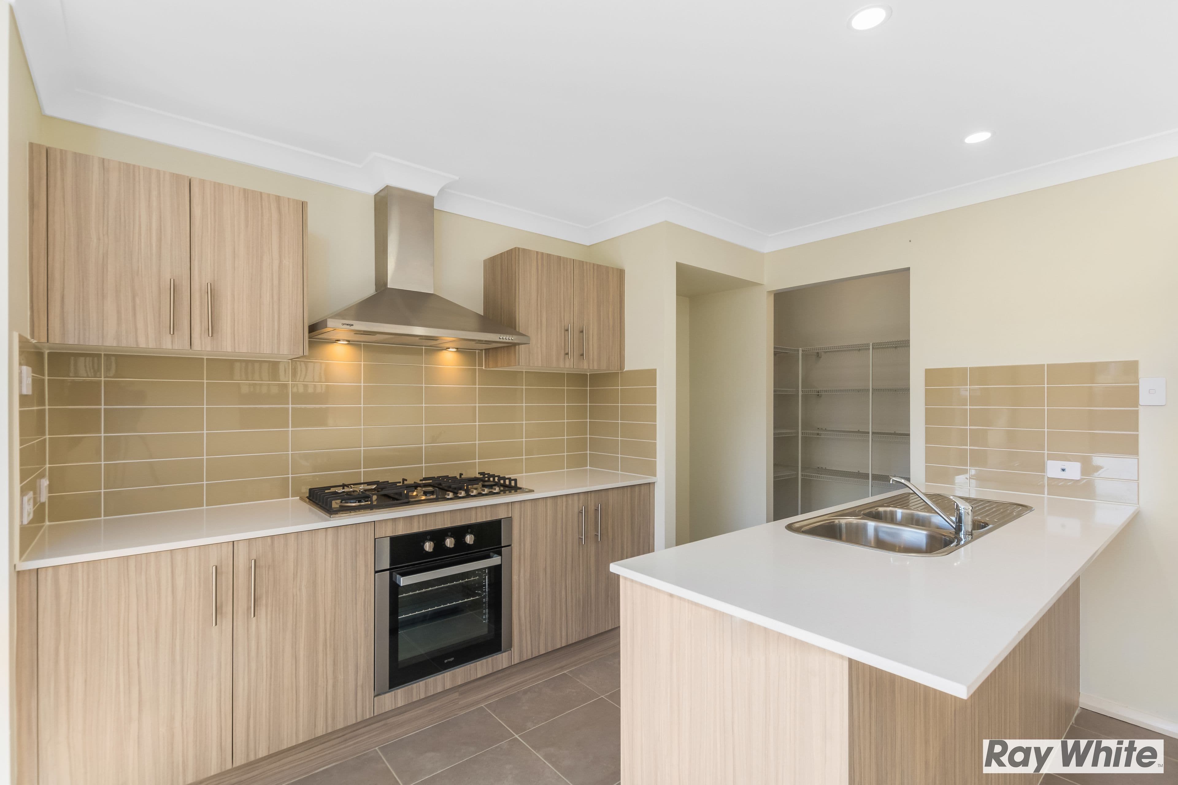 16 Crystal Avenue, Horsley - Thumbnail 2