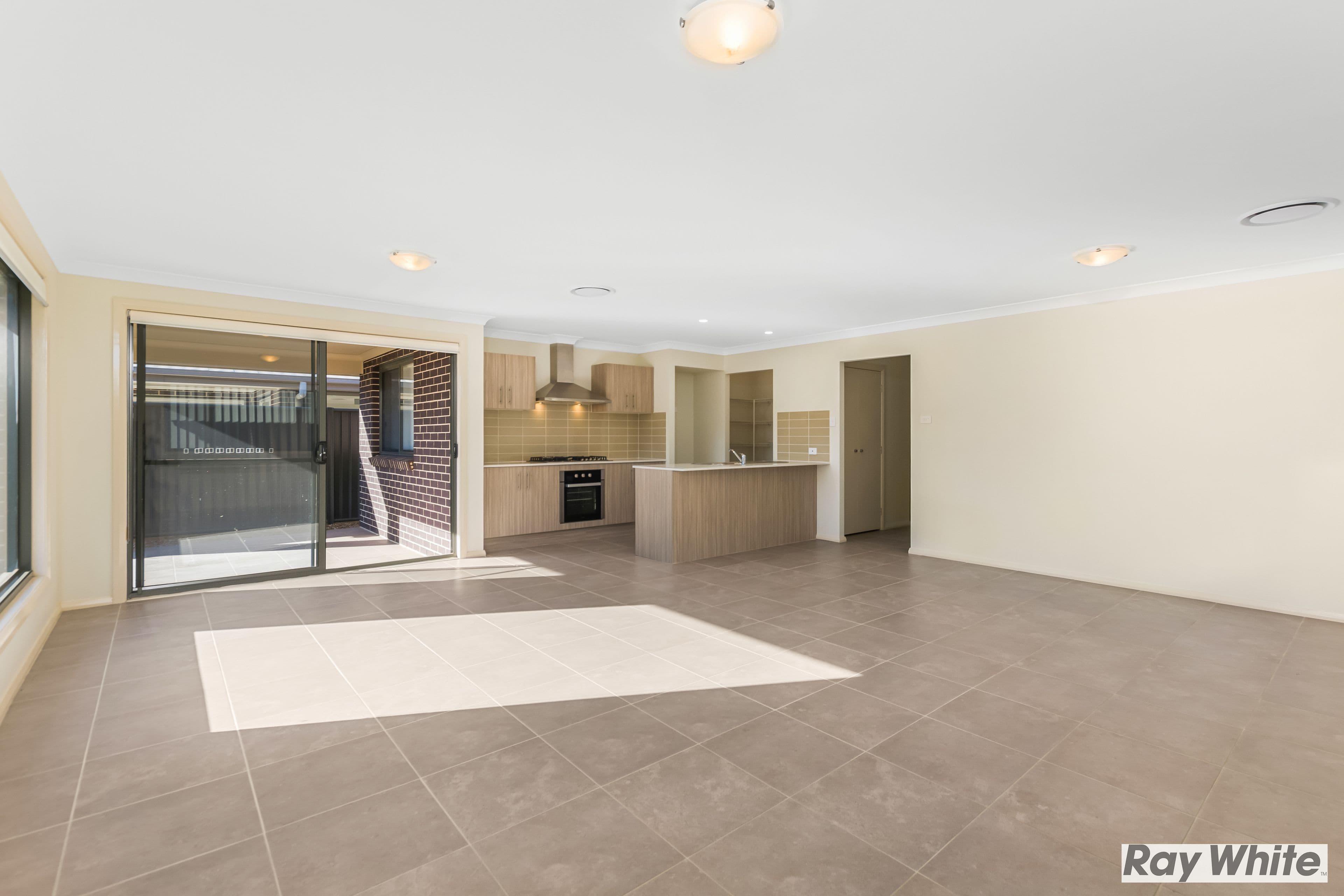 16 Crystal Avenue, Horsley - Thumbnail 3