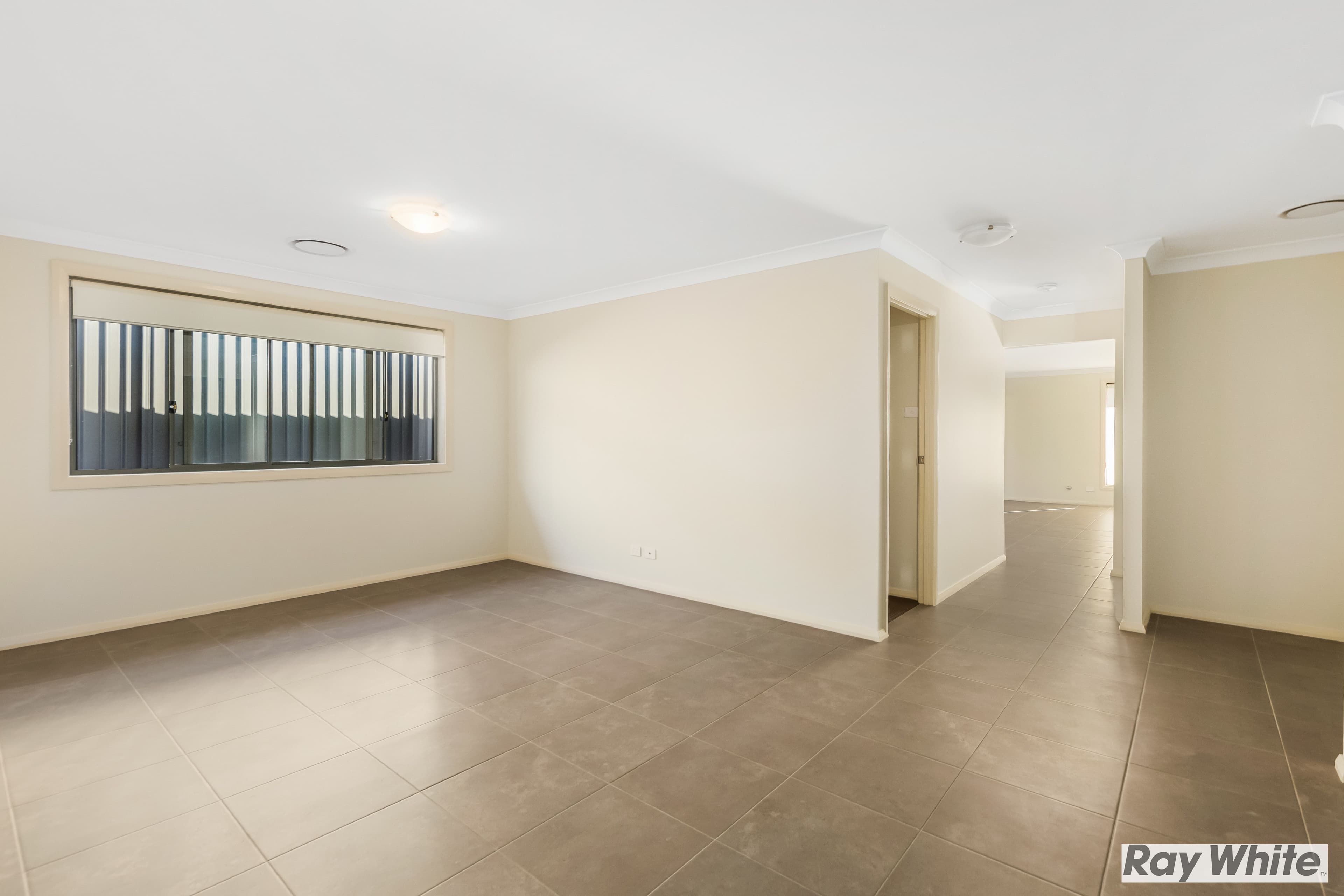16 Crystal Avenue, Horsley - Thumbnail 5