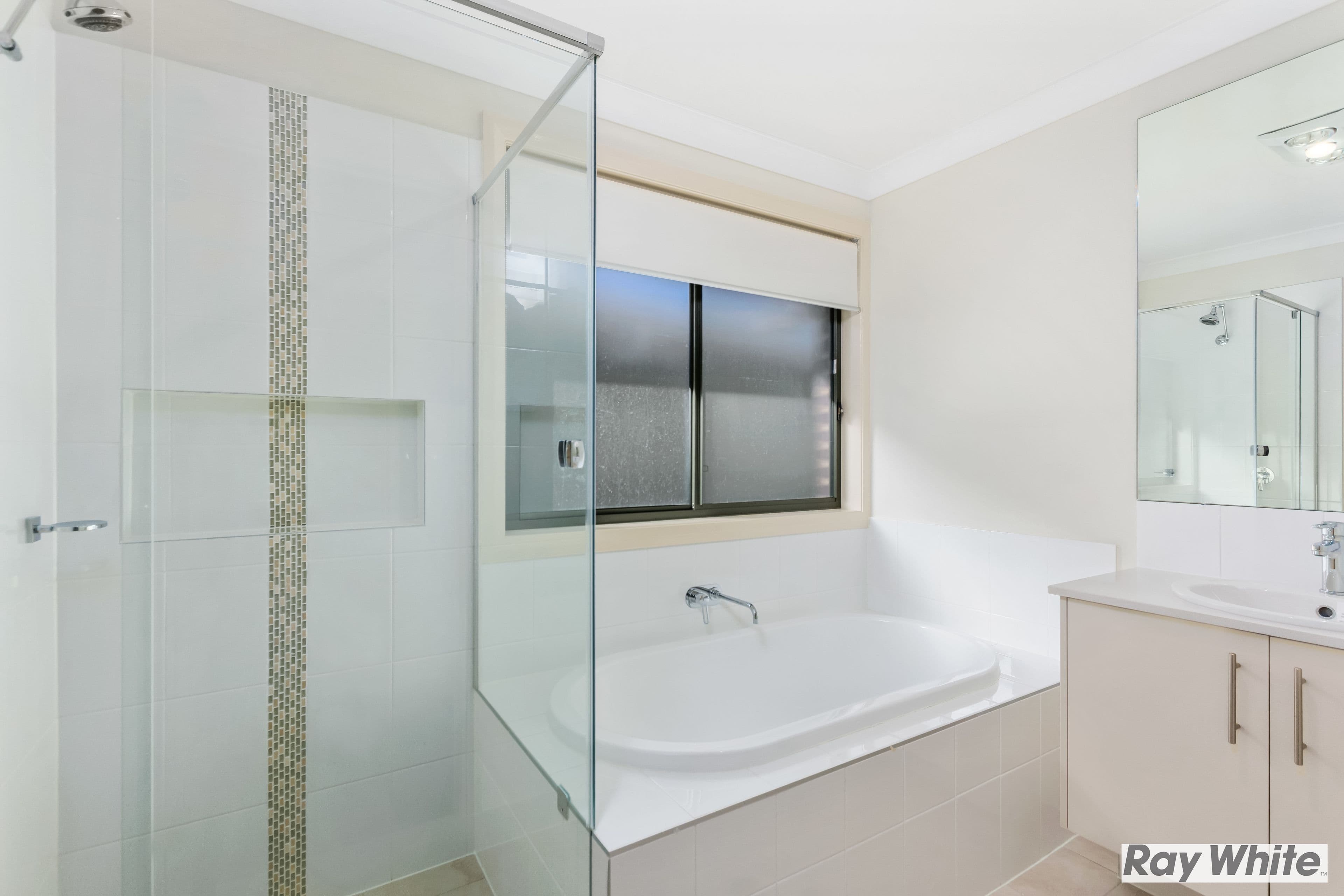 16 Crystal Avenue, Horsley - Thumbnail 6