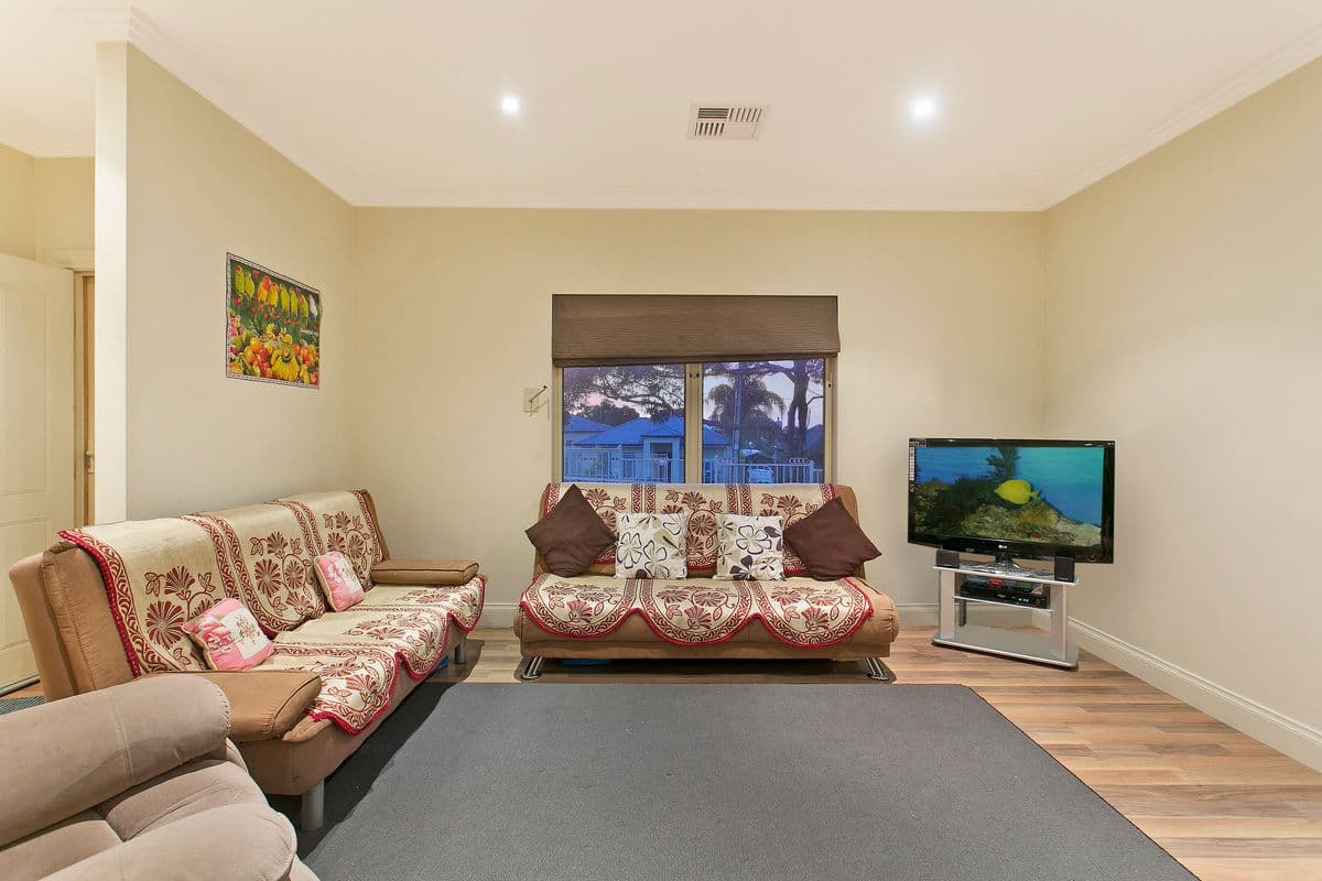 8 Amber Avenue, Clearview SA 5085, Clearview - Thumbnail 2