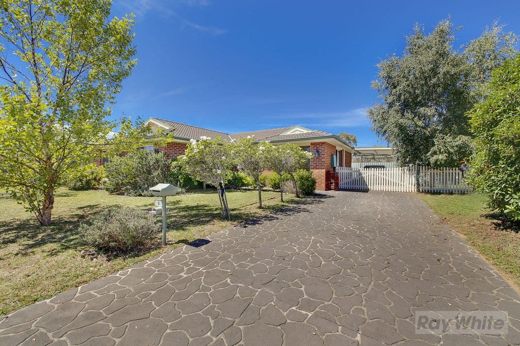 8 Amber Court, Goulburn - Image 1