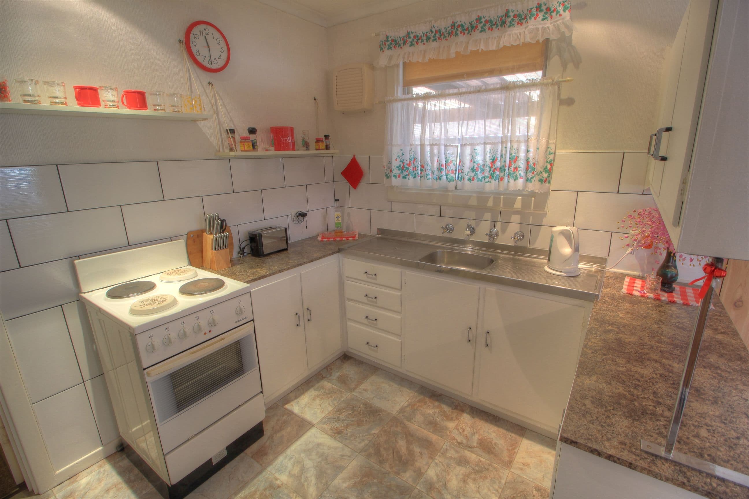 16 Collins Street, Barmera SA 5345, Barmera - Thumbnail 2