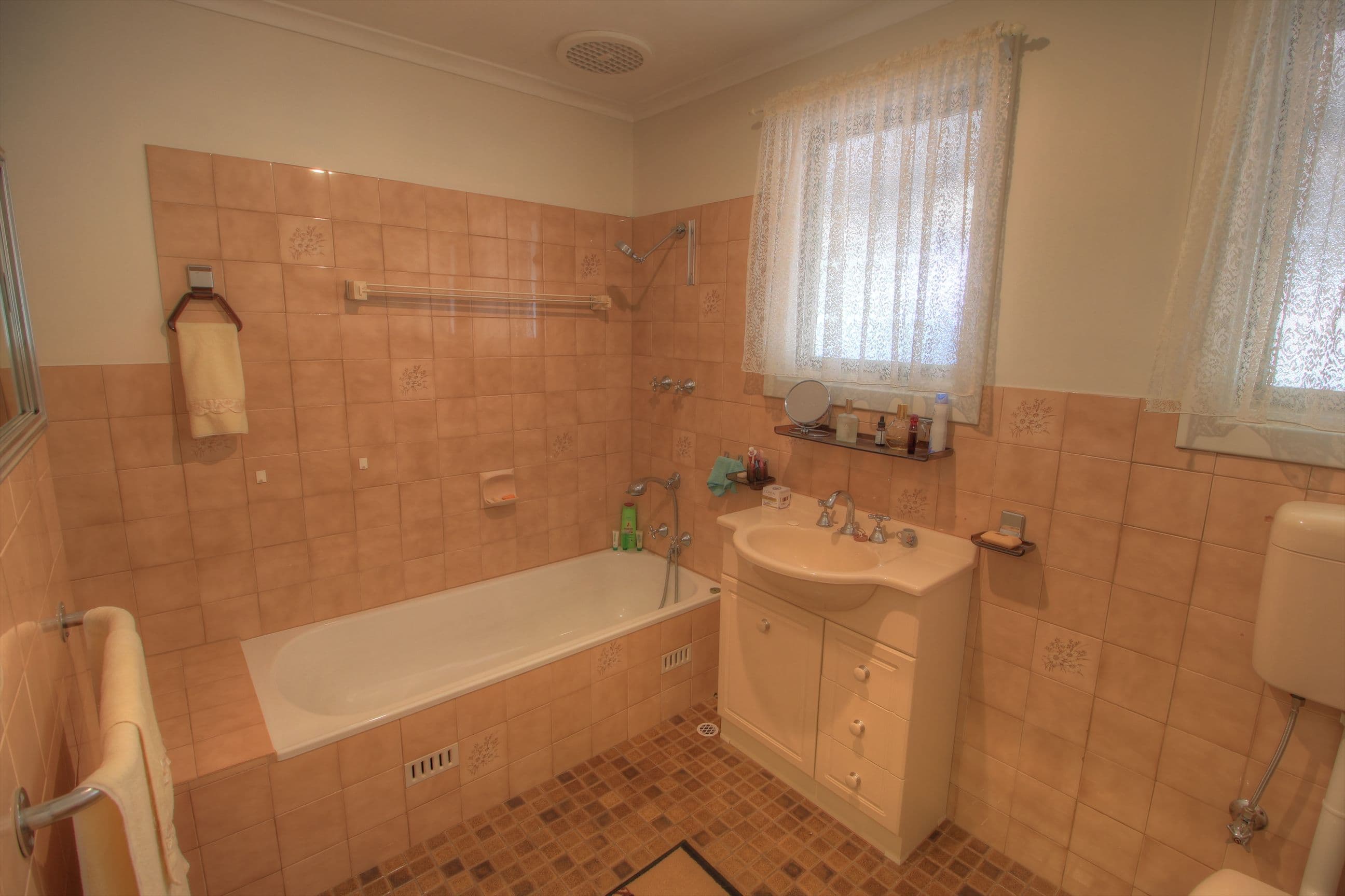 16 Collins Street, Barmera SA 5345, Barmera - Thumbnail 4