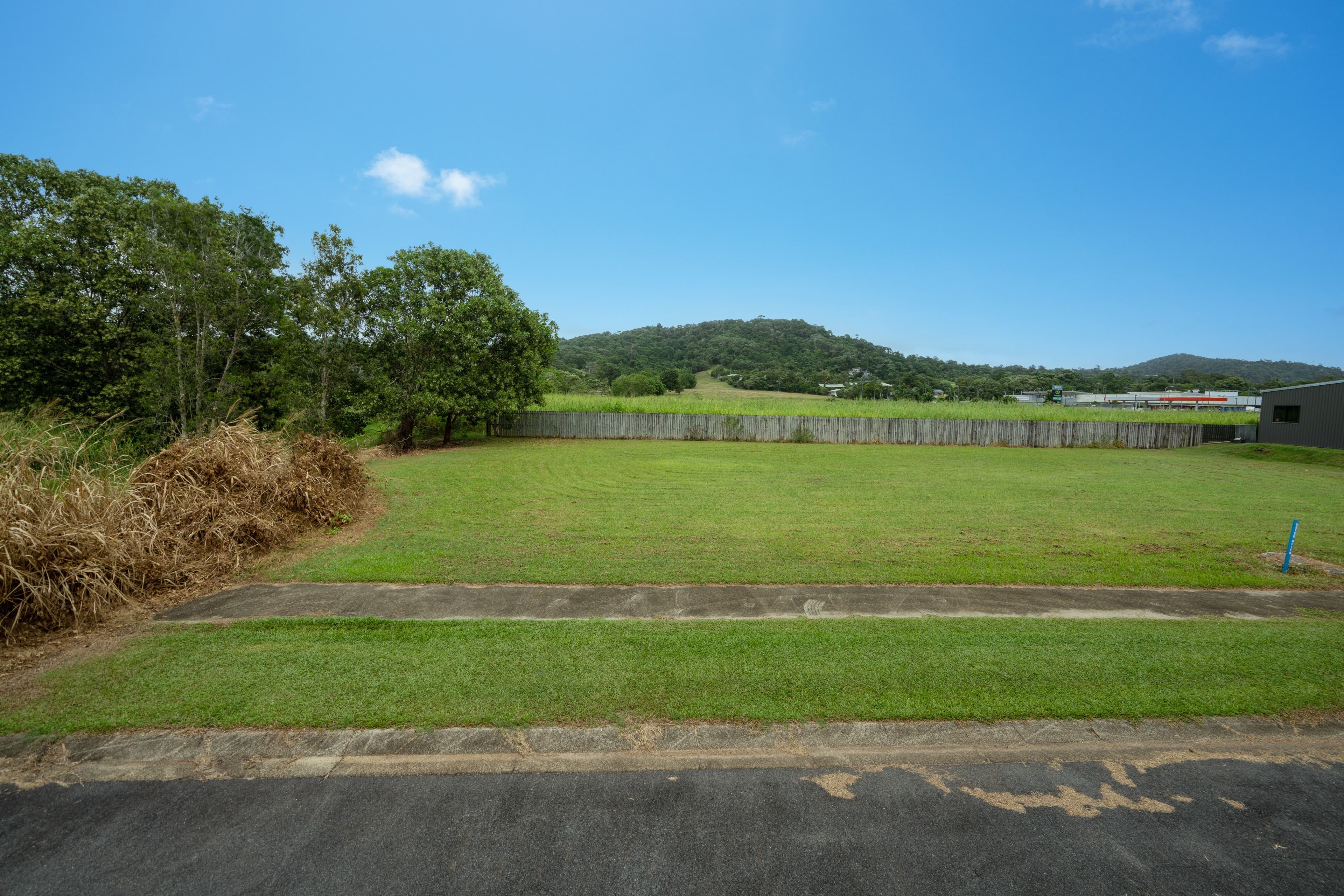 10 Reef Street, Wongaling Beach QLD 4852, Wongaling Beach - Thumbnail 3