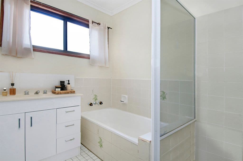 52 Anchusa Street, Kingston QLD 4114, Kingston - Thumbnail 4