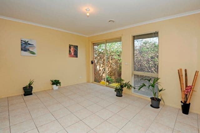 27 Elinda Place, Reservoir VIC 3073, Reservoir - Thumbnail 2
