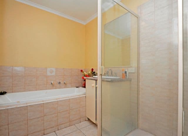 27 Elinda Place, Reservoir VIC 3073, Reservoir - Thumbnail 3