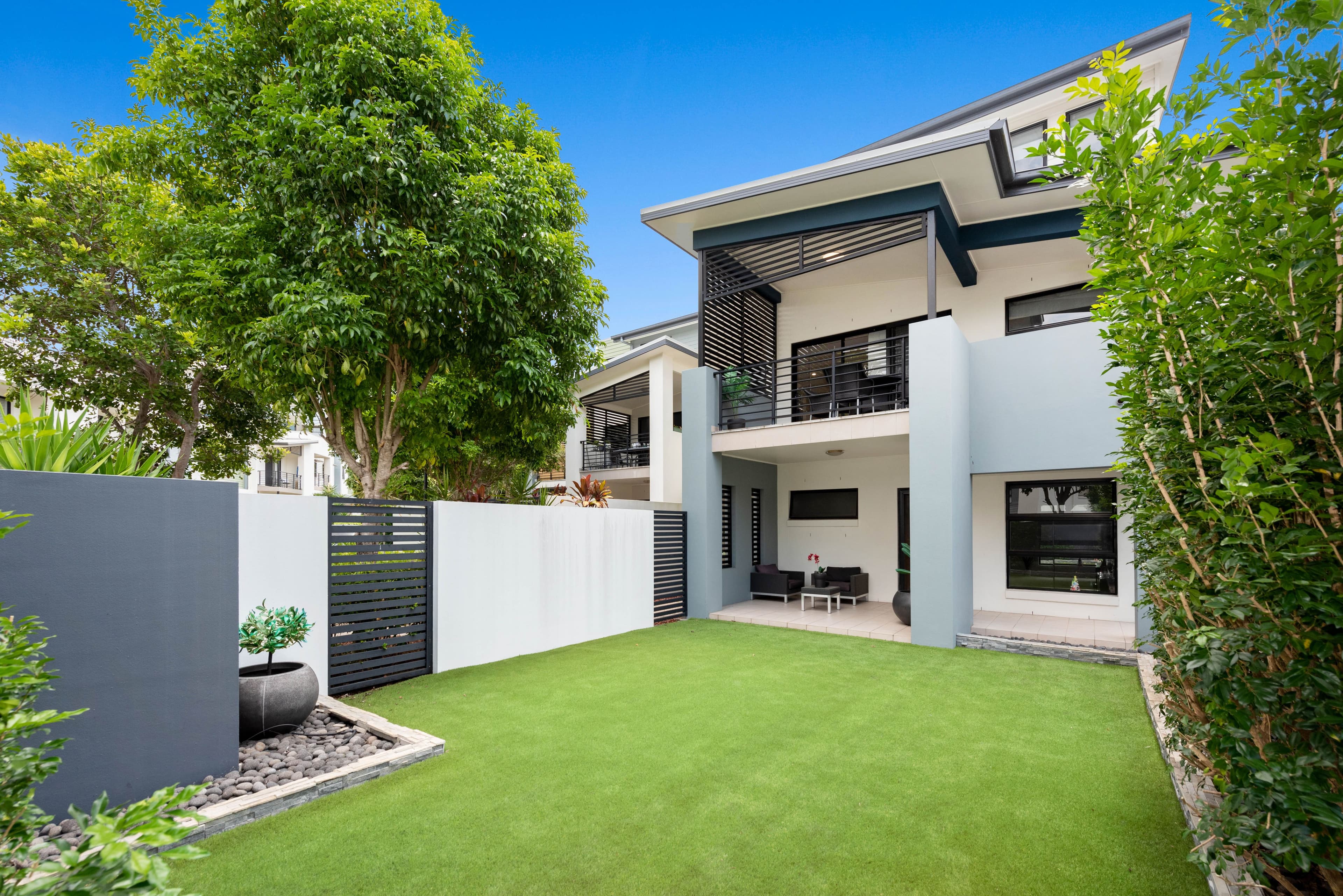 16-28 Surbiton Court, Carindale QLD 4152, Carindale - Image 1