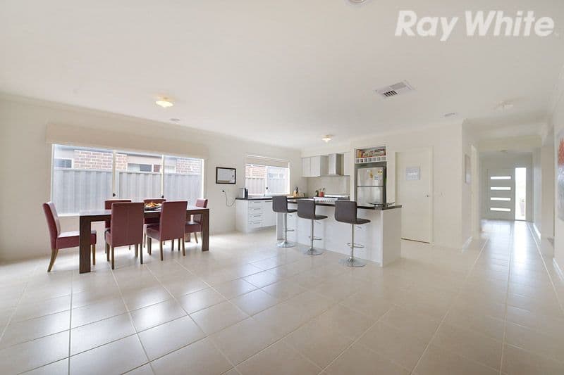 52 Ardent Crescent, Cranbourne East VIC 3977, Cranbourne East - Thumbnail 3