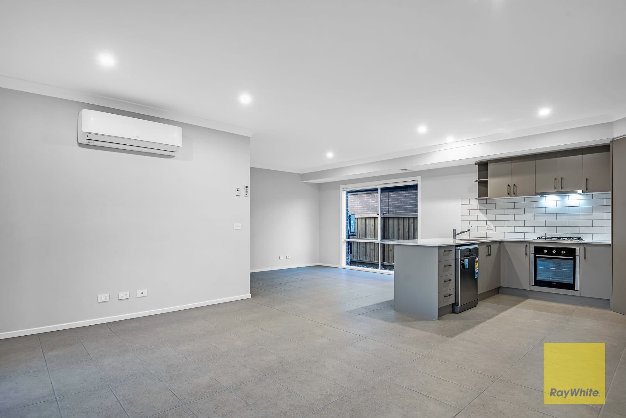 6 Hussey Road, Tarneit VIC 3029, Tarneit - Thumbnail 3