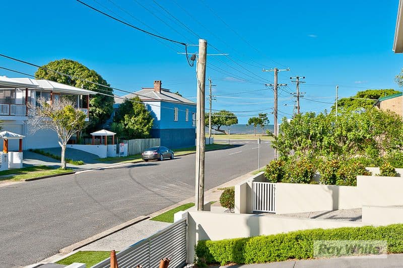 43 Fourth Avenue, SANDGATE QLD 4017, Sandgate - Thumbnail 2
