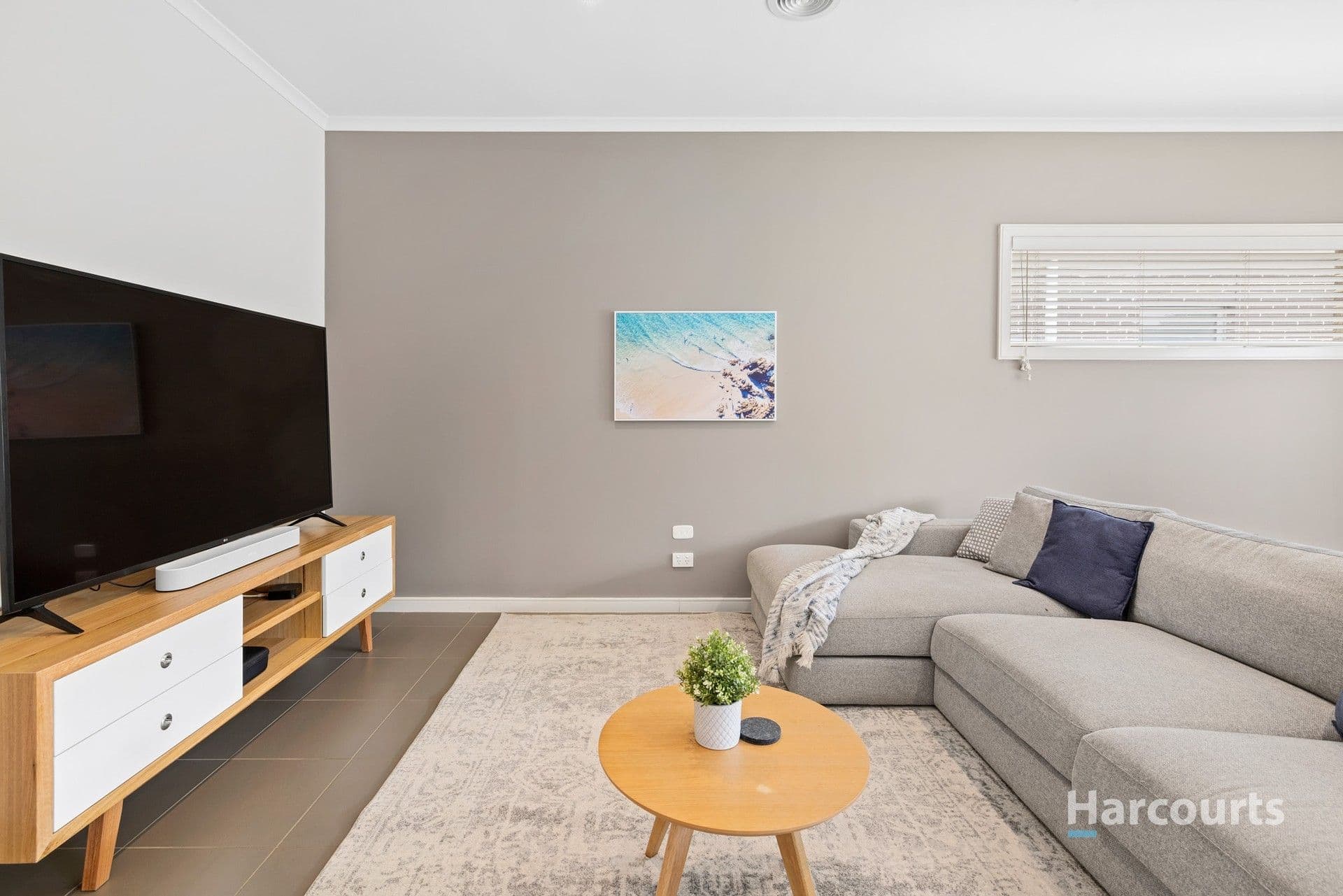 35 Kororoit Approach, Caroline Springs VIC 3023, Caroline Springs - Thumbnail 2