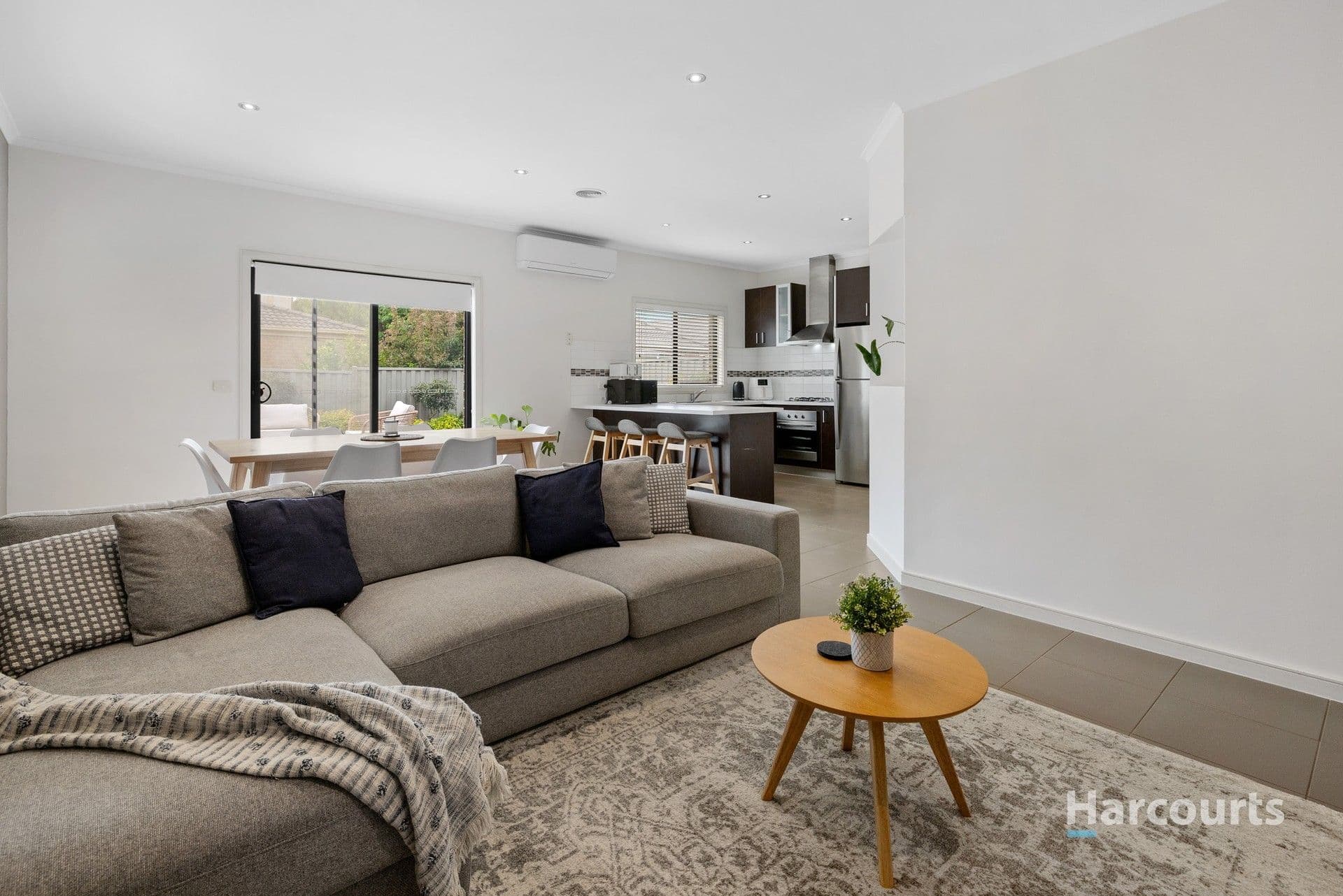 35 Kororoit Approach, Caroline Springs VIC 3023, Caroline Springs - Thumbnail 4