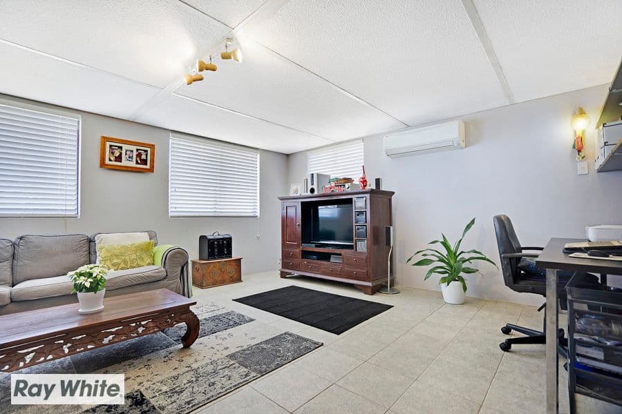 56 Ipswich Crescent, Girrawheen WA 6064, Girrawheen - Thumbnail 3