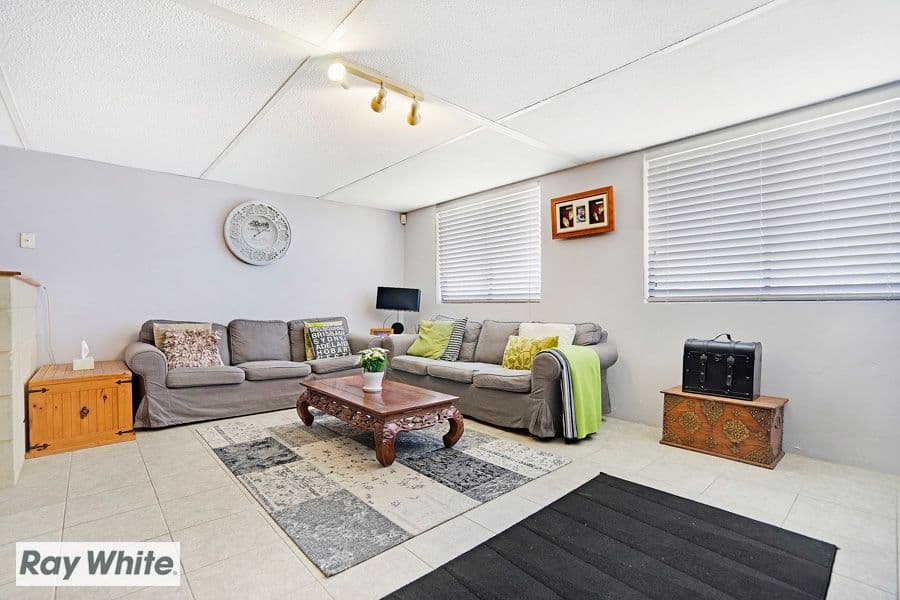 56 Ipswich Crescent, Girrawheen WA 6064, Girrawheen - Thumbnail 4