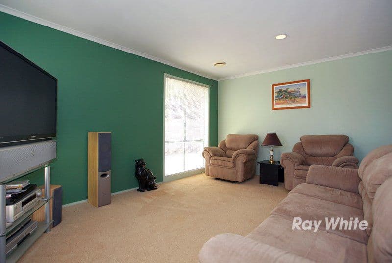 28 Scarborough Avenue, CRANBOURNE VIC 3977, Cranbourne West - Thumbnail 3