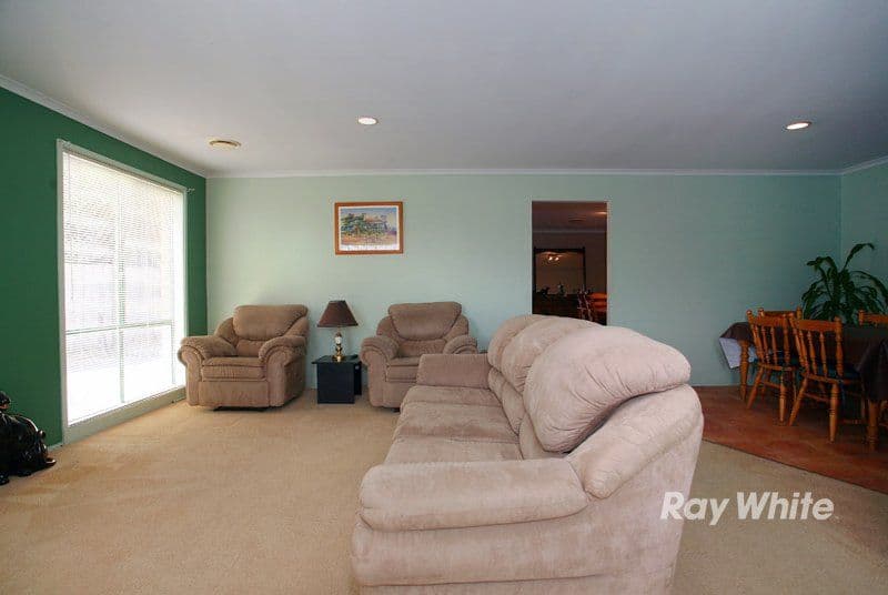 28 Scarborough Avenue, CRANBOURNE VIC 3977, Cranbourne West - Thumbnail 8