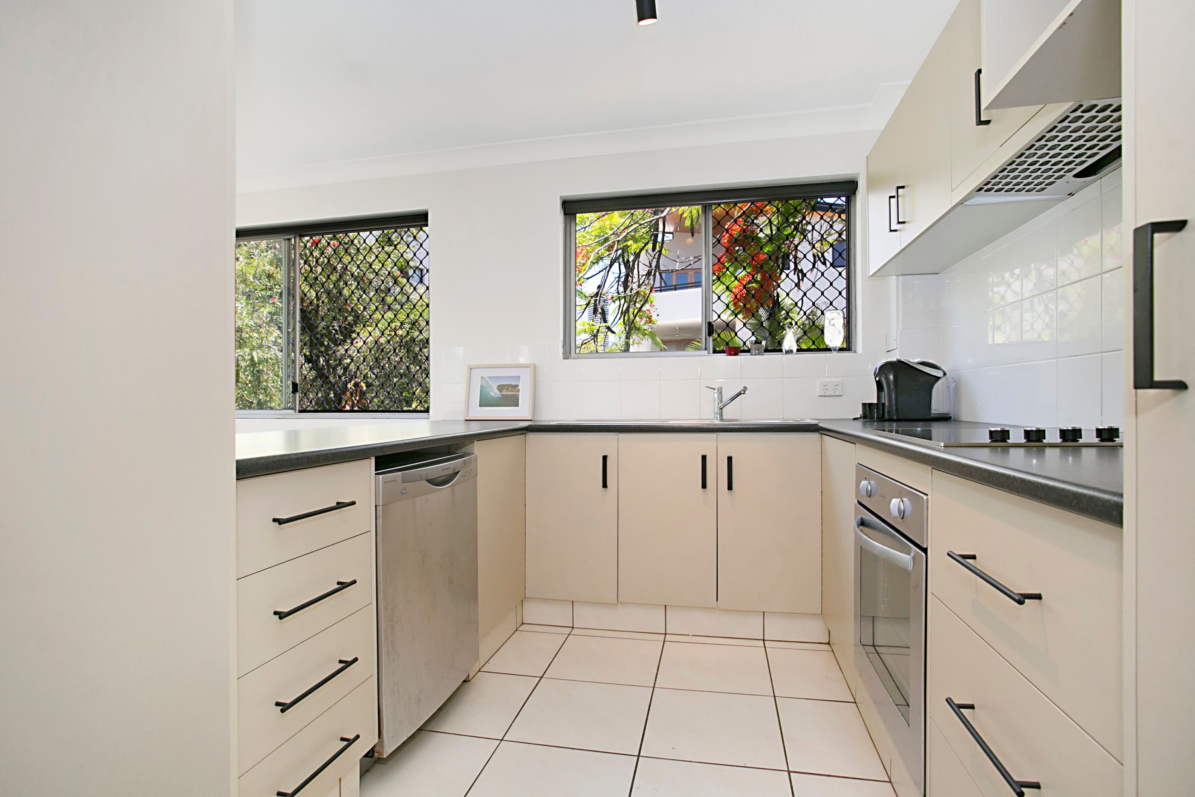 38 Chelsea Avenue, Broadbeach QLD 4218, Broadbeach - Thumbnail 2