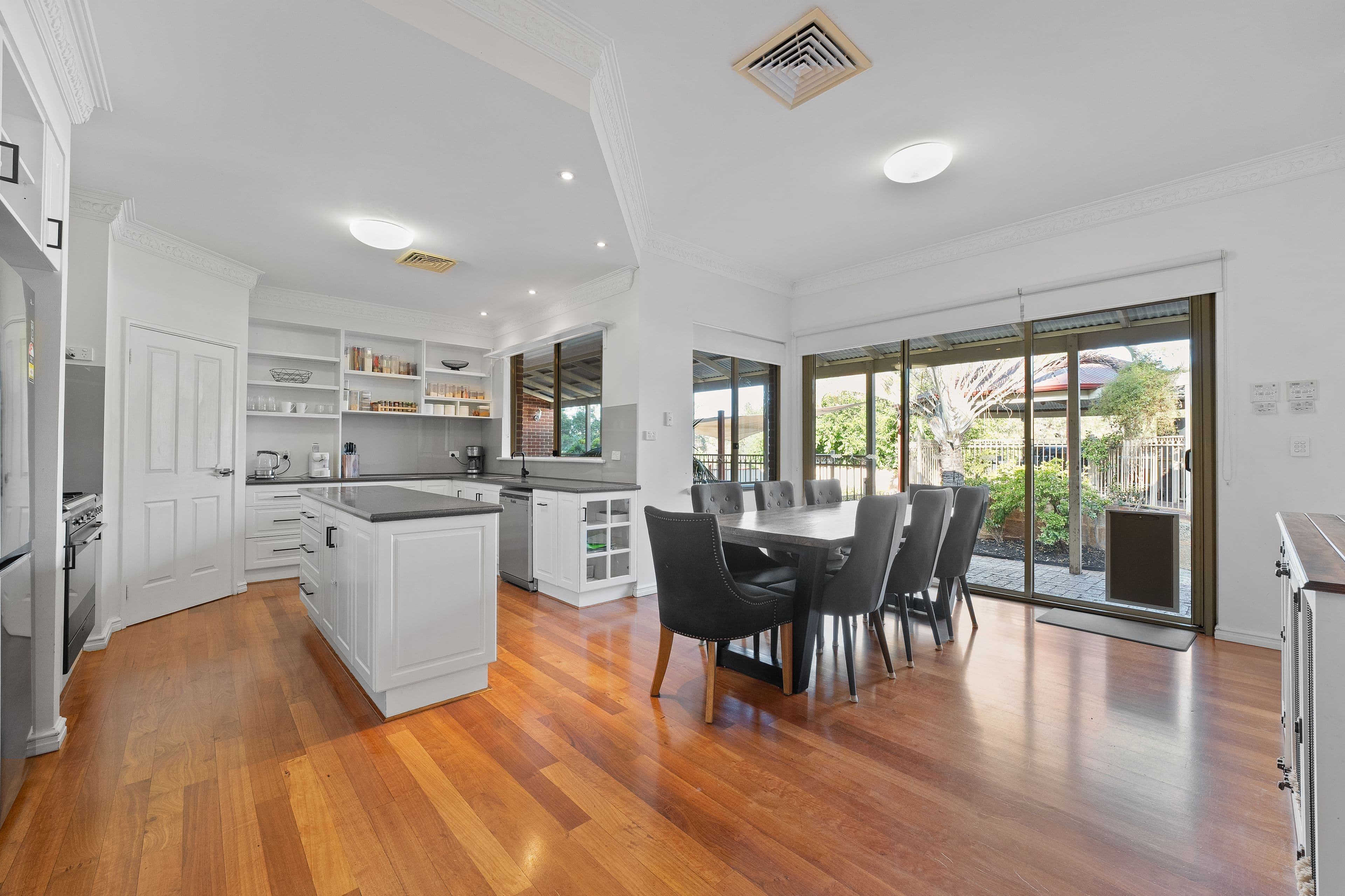 9 Loxley Place, Baldivis WA 6171, Baldivis - Thumbnail 3