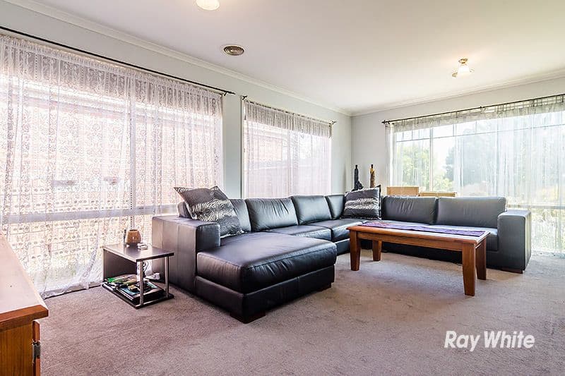 7 Greenbriar Way, Cranbourne West VIC 3977, Cranbourne West - Thumbnail 2