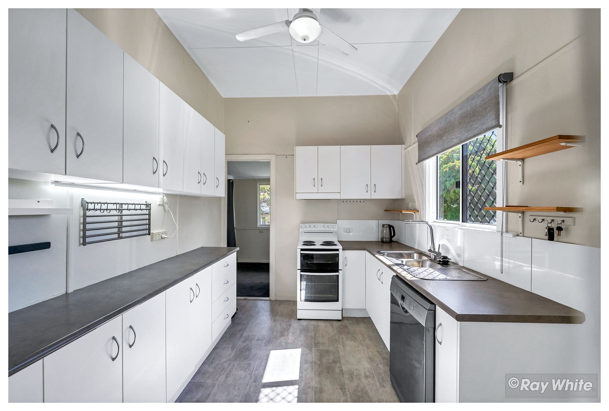 33 Ellis Street, Berserker QLD 4701, Berserker - Thumbnail 2