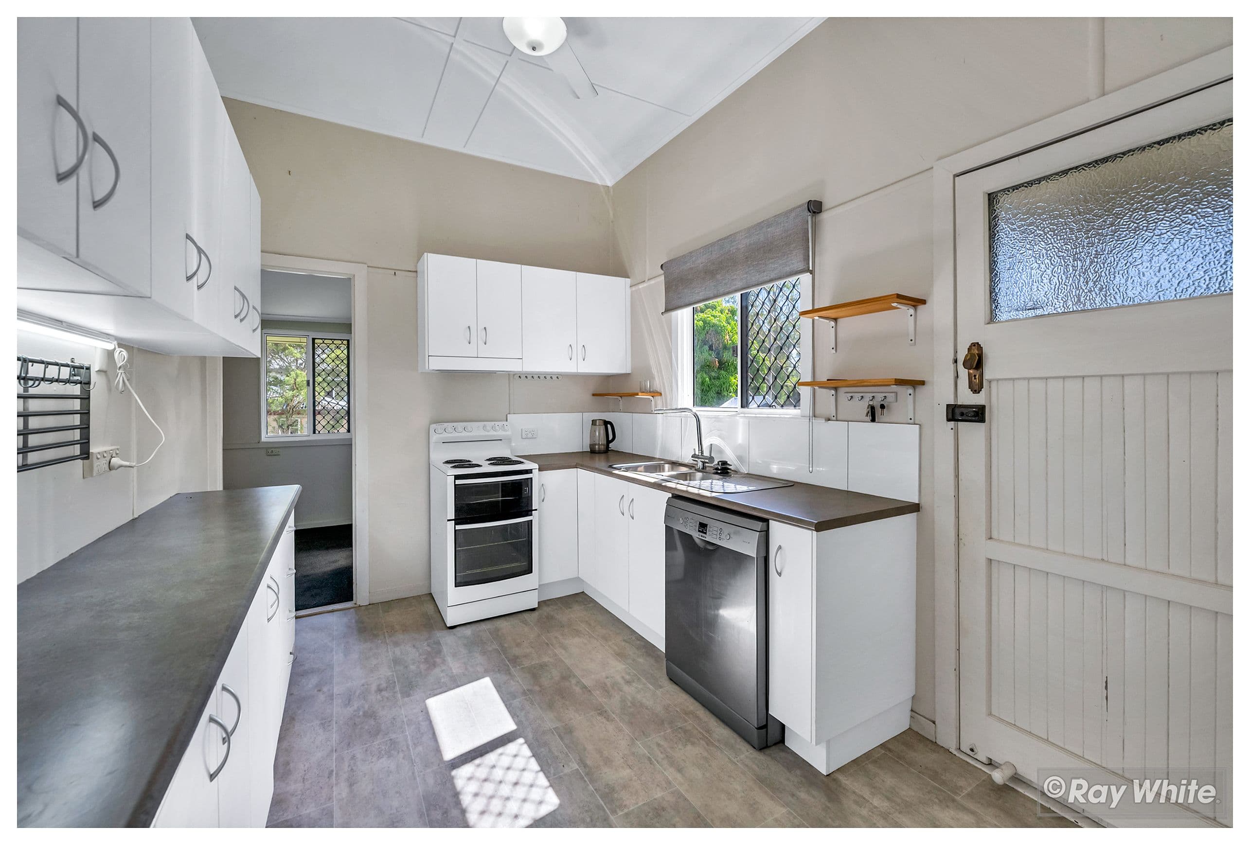 33 Ellis Street, Berserker QLD 4701, Berserker - Thumbnail 3