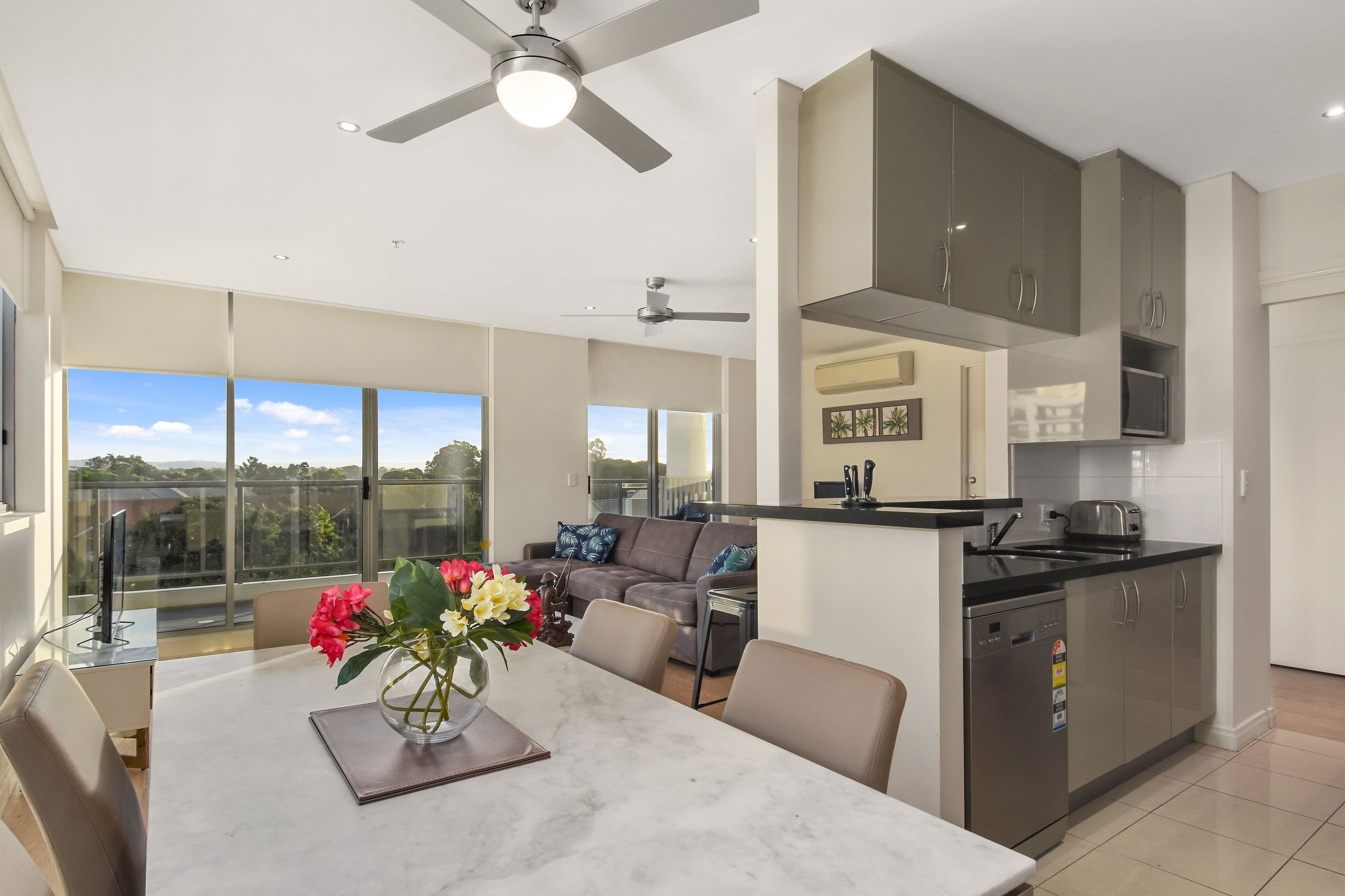 3 Como Crescent, Southport QLD 4215, Southport - Thumbnail 2