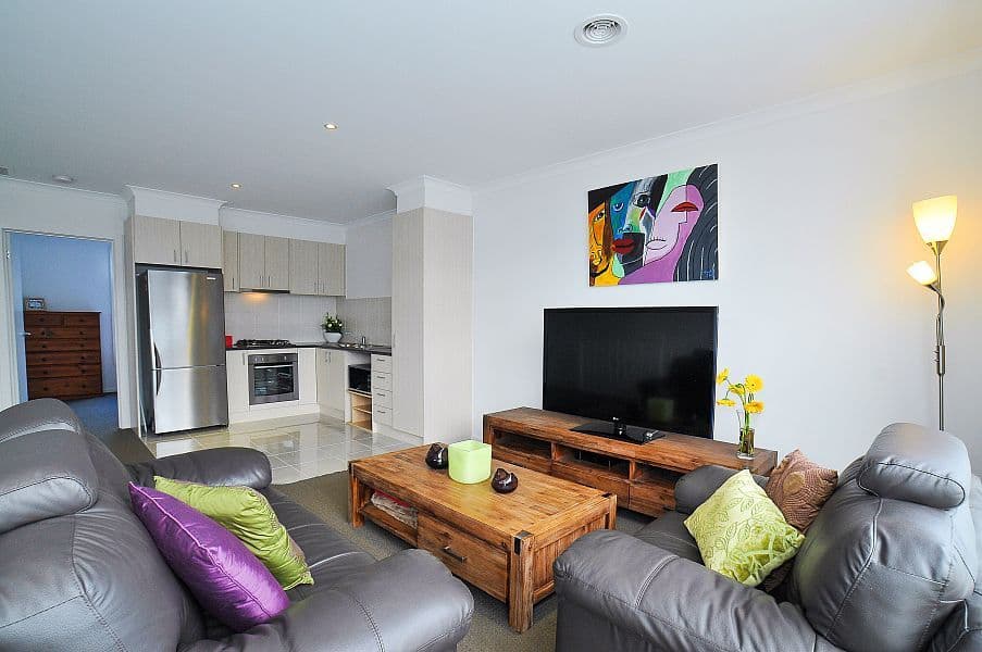 3 Narcissus Avenue, BORONIA VIC 3155, Boronia - Thumbnail 2