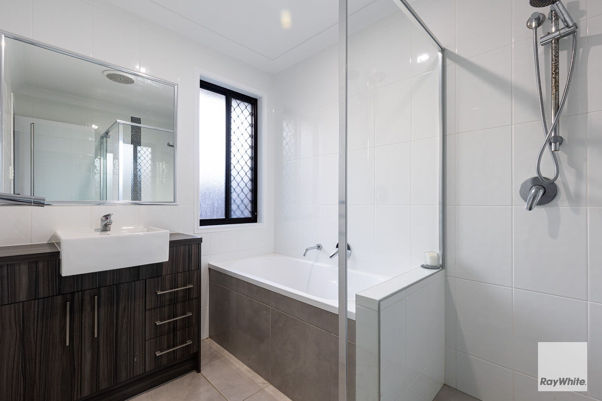 18 Valleygreen Close, Redland Bay QLD 4165, Redland Bay - Thumbnail 5