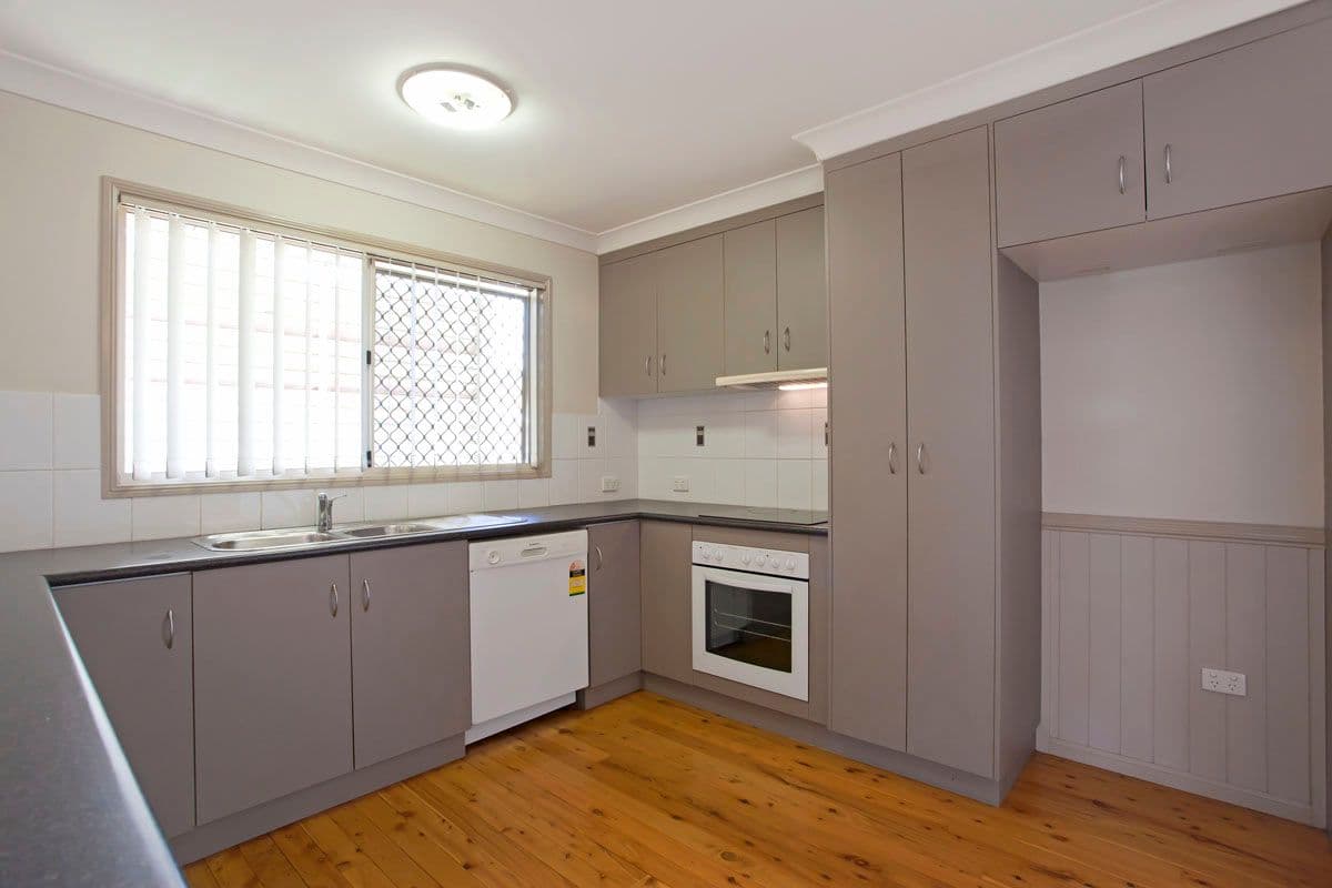 6 Vanity Street, ROCKVILLE QLD 4350, Rockville - Thumbnail 2