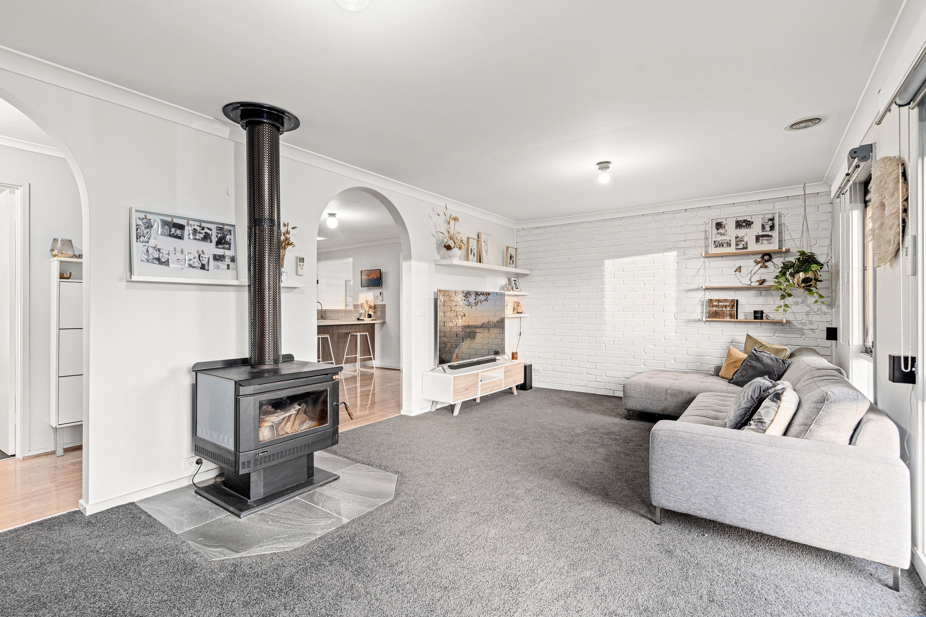 9 Gipps Crescent, Cranbourne North VIC 3977, Cranbourne North - Thumbnail 2