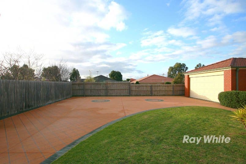 14 Michaelia Close, CRANBOURNE VIC 3977, Cranbourne West - Thumbnail 2