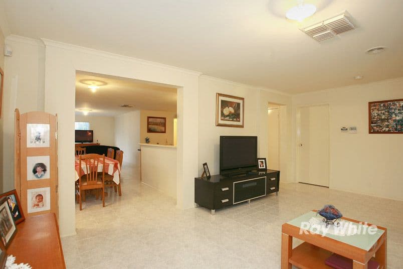 14 Michaelia Close, CRANBOURNE VIC 3977, Cranbourne West - Thumbnail 8