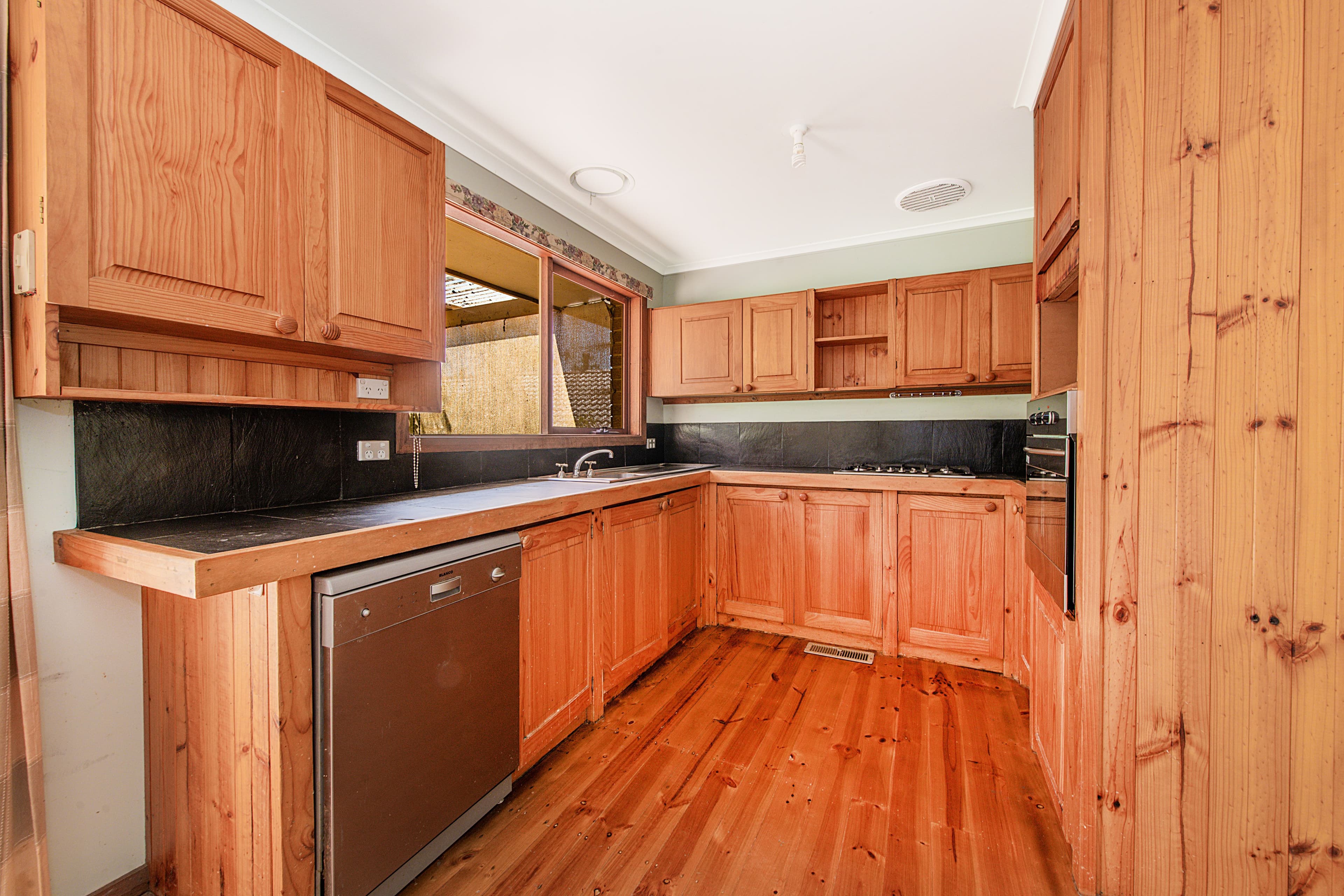 3 Levendale Avenue, Mooroolbark VIC 3138, Mooroolbark - Thumbnail 4