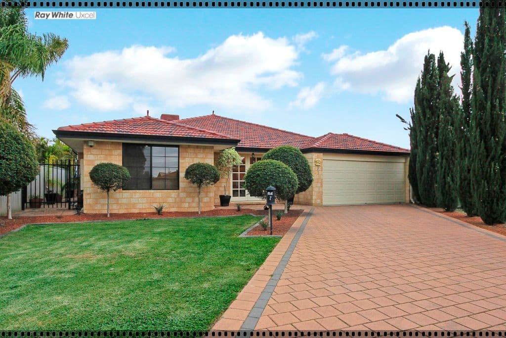 7 Corvina Place, CAVERSHAM WA 6055, Caversham - Image 1