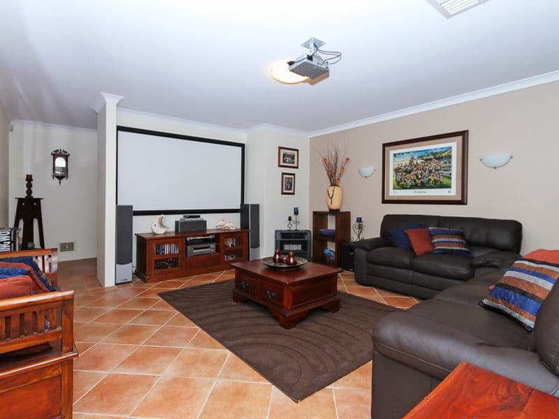 7 Corvina Place, CAVERSHAM WA 6055, Caversham - Thumbnail 2