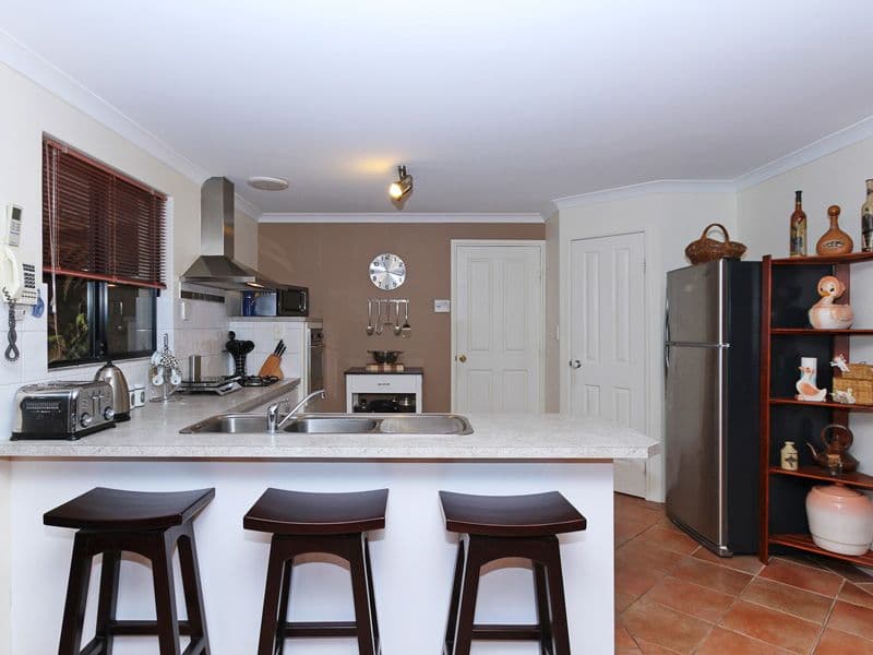 7 Corvina Place, CAVERSHAM WA 6055, Caversham - Thumbnail 3