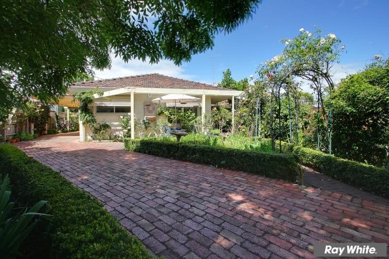 28 Ruth Road, MORNINGTON VIC 3931, Mornington - Thumbnail 2