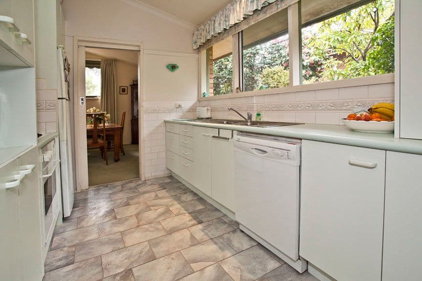 50 Greenways Road, GLEN WAVERLEY VIC 3150, Glen Waverley - Thumbnail 4