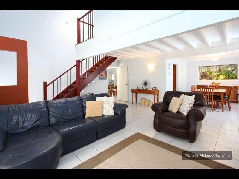 36 Burrumbuck Street, CHAPEL HILL QLD 4069, Chapel Hill - Thumbnail 2