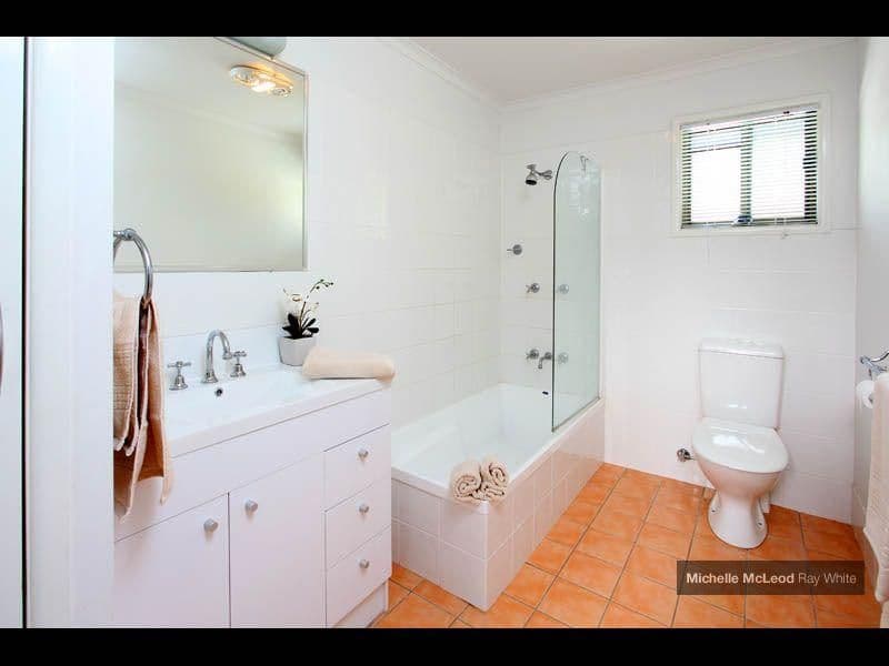 36 Burrumbuck Street, CHAPEL HILL QLD 4069, Chapel Hill - Thumbnail 8