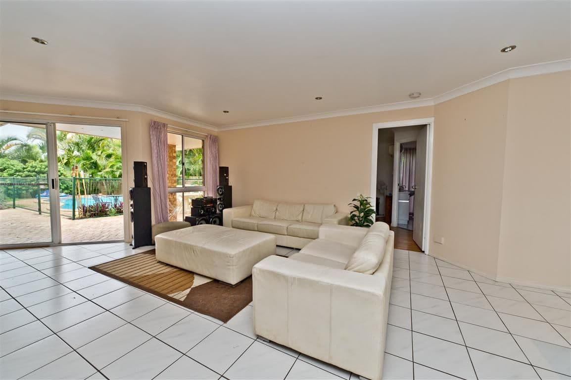 38 Santa Cruz Boulevard, CLEAR ISLAND WATERS QLD 4226, Clear Island Waters - Thumbnail 4